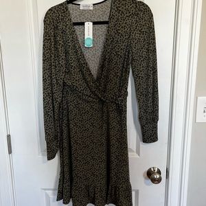 NWT Kaileigh green and black patterned long sleeve wrap dress